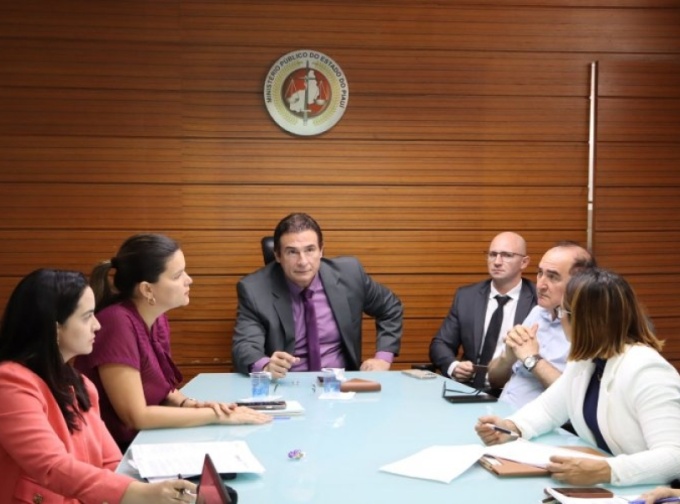 Município de Floriano realiza acordo para ações de adequações na gestão de resíduos sólidos   